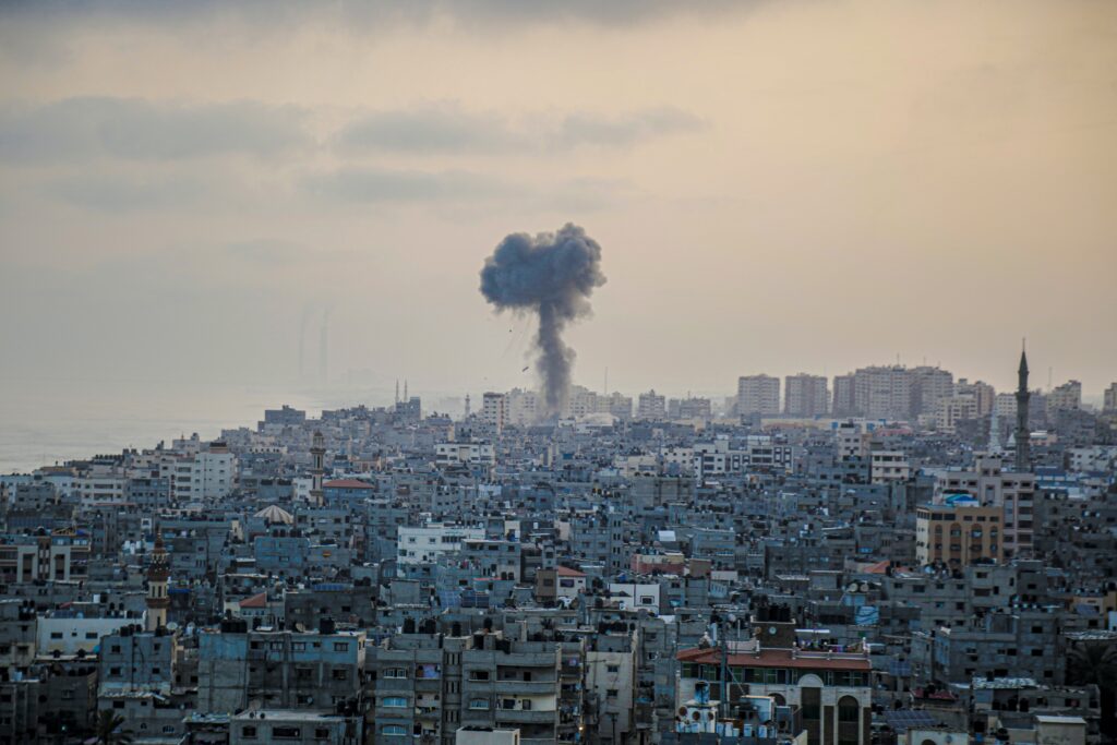 하마스의 테러로 이스라엘의 보복 공격이 예상되는 가자지구의 사진